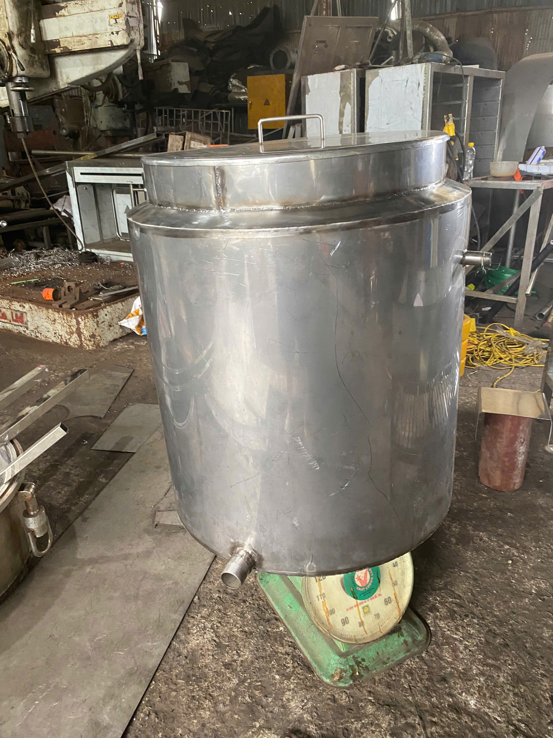 BỒN INOX TRÒN CÓ NẮP – GIA CÔNG THEO YÊU CẦU